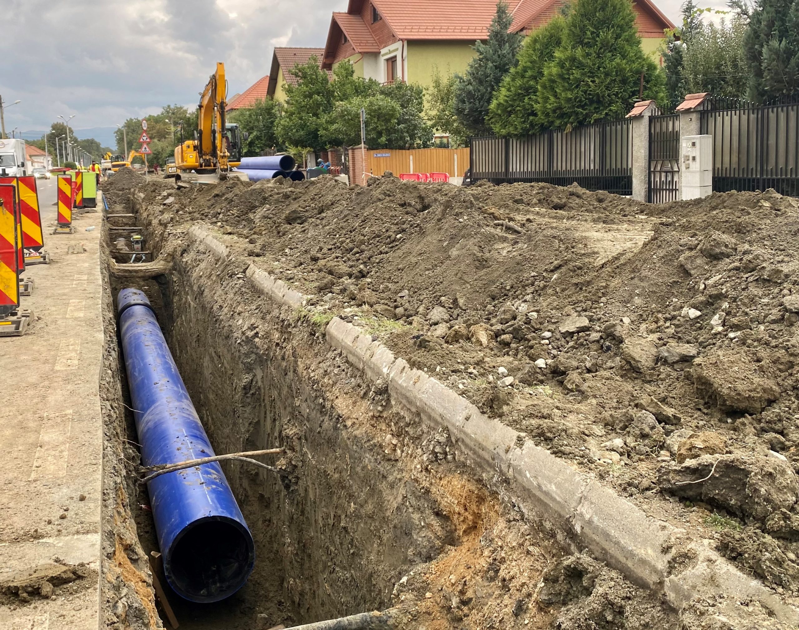 ŞTIRI SIBIU – Lucrări ample la rețeaua de apă potabilă a Sibiului: se cuplează noua conductă de transport finanțată din fonduri europene